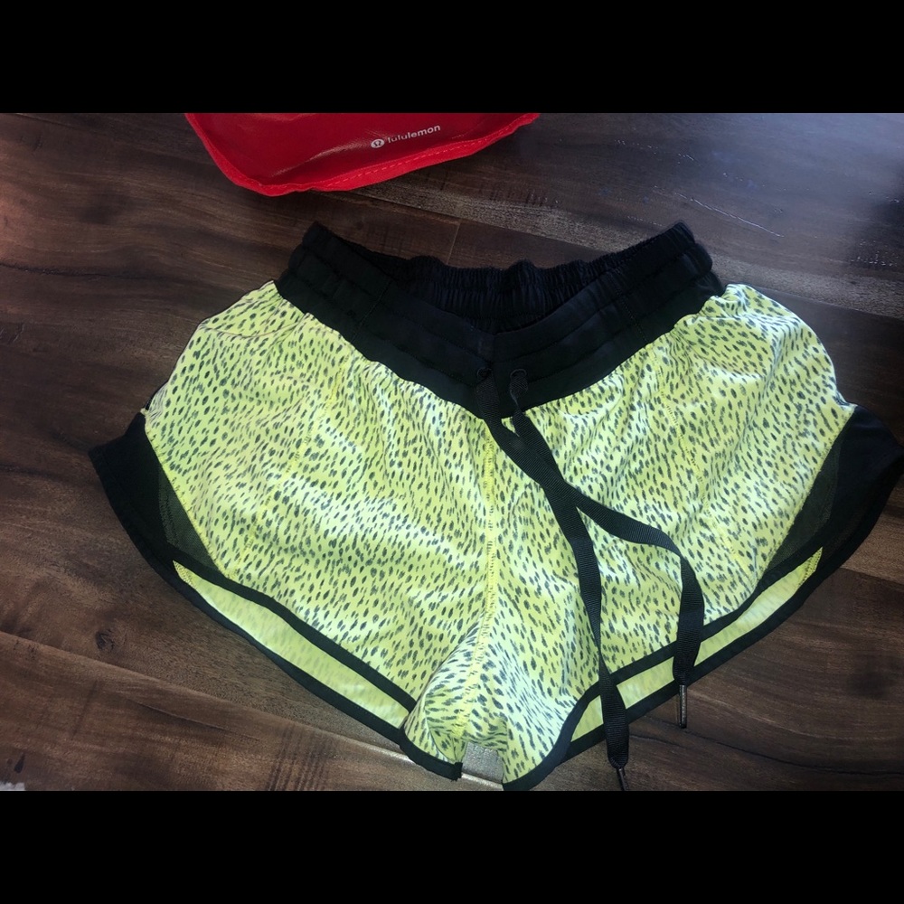 Lululemon Hotty Hot Shorts SiZe 6